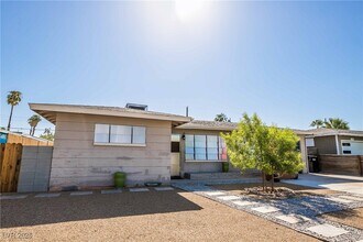 2019 Santa Rita Dr in Las Vegas, NV - Building Photo - Building Photo