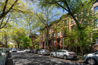 146 6th Ave in Brooklyn, NY - Foto de edificio - Building Photo