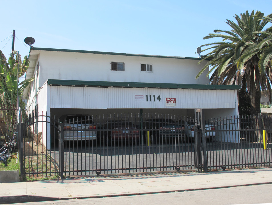 1114 W 117th St in Los Angeles, CA - Building Photo