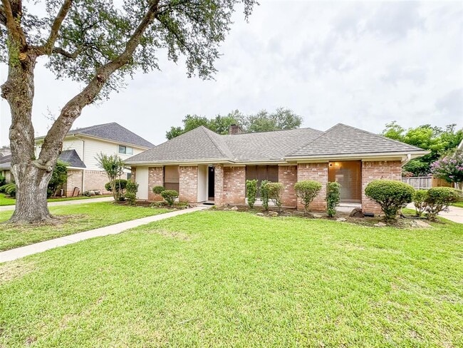 2926 Colonial Dr in Sugar Land, TX - Building Photo - Building Photo