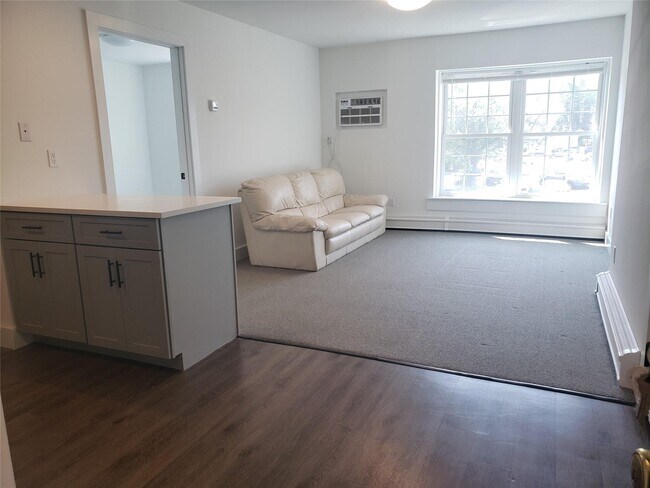 100 Mariners Way in Port Jefferson, NY - Building Photo - Building Photo