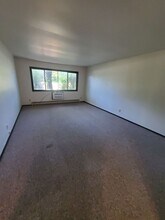 10500 W Fond Du Lac Ave. (12 Unit) in Milwaukee, WI - Foto de edificio - Interior Photo