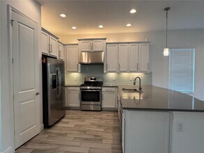 30788 Lindentree Dr in Wesley Chapel, FL - Building Photo - Building Photo