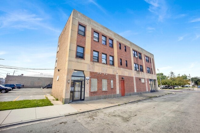 414 W Walnut St in Maywood, IL - Building Photo - Building Photo