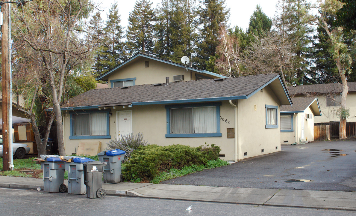 Baker Mountain View Apartments in Mountain View, CA - Foto de edificio