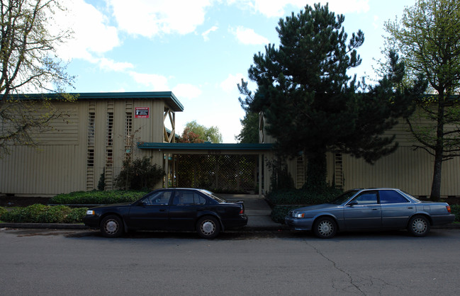 2785 Oak St in Eugene, OR - Foto de edificio - Building Photo