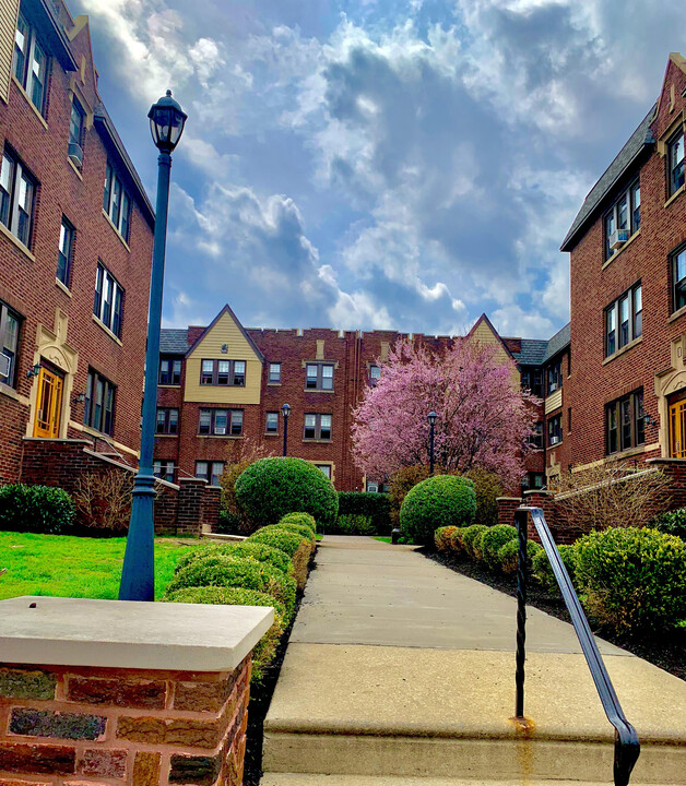 Ridley Manor in Ridley Park, PA - Building Photo