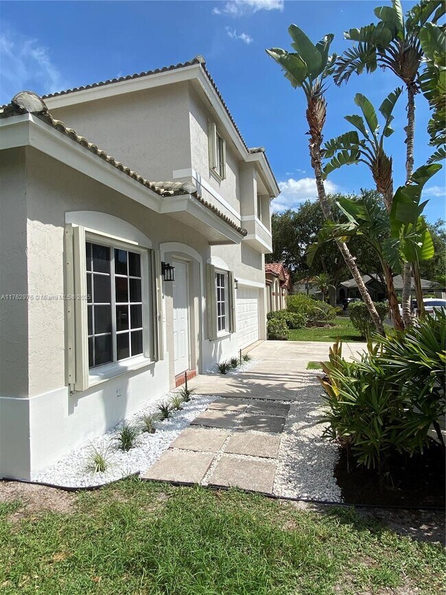 130 Palm Desert Ln in Pompano Beach, FL - Building Photo - Building Photo
