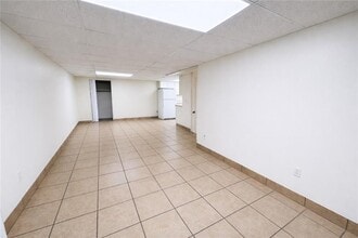 220 Sandy Springs Pl NE in Atlanta, GA - Building Photo - Building Photo