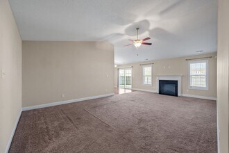 320 Aquamarine Cir in Jacksonville, NC - Building Photo - Building Photo