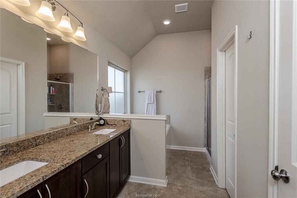 4145 Shallow Creek Loop in College Station, TX - Building Photo