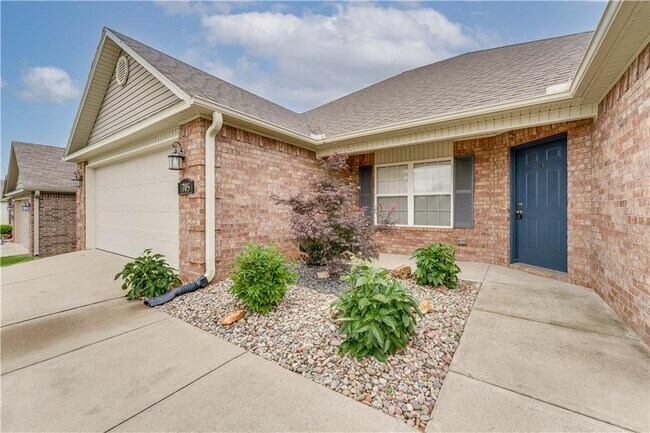 705 SW River Rock St in Bentonville, AR - Building Photo - Building Photo