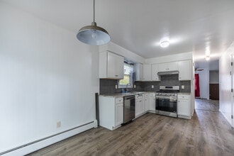 97 Bowe Ave in Stratford, CT - Building Photo - Building Photo