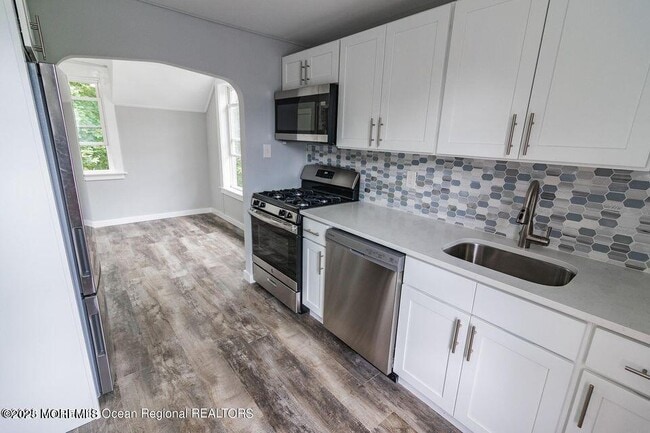 306 Henley Ave in Pine Beach, NJ - Building Photo - Building Photo