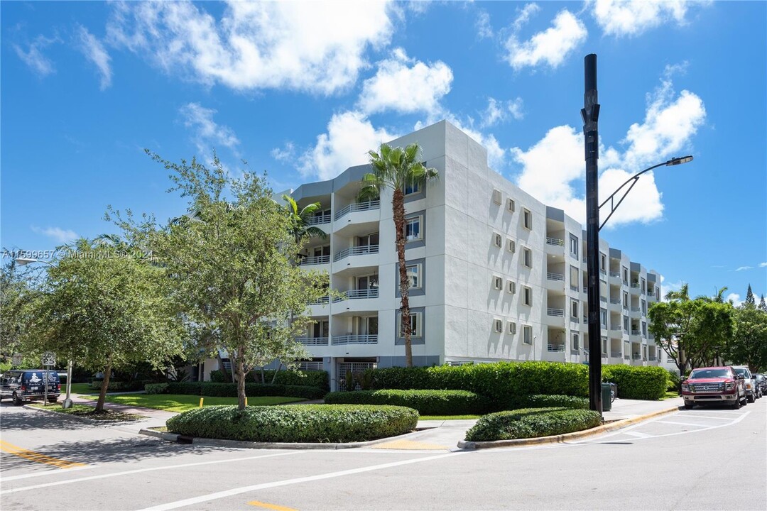 1401 Bay Rd, Unit 504 in Miami Beach, FL - Foto de edificio