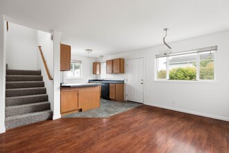1414 NW Elwha St in Oak Harbor, WA - Building Photo - Building Photo