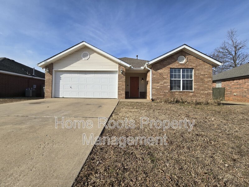 1421 S Jasmine Ln in Fayetteville, AR - Building Photo