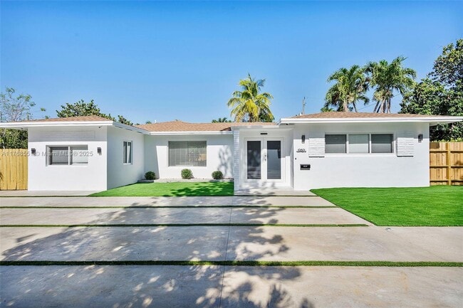 10801 Peachtree Dr in Miami, FL - Foto de edificio - Building Photo