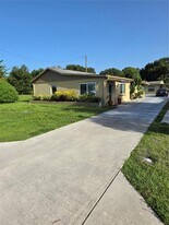 4321 Kirby Loop Rd in Fort Pierce, FL - Building Photo
