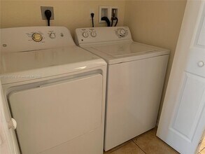10800 NW 88th Terrace in Doral, FL - Building Photo - Building Photo