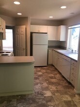 13050 SW Creekshire Dr in Tigard, OR - Building Photo - Building Photo