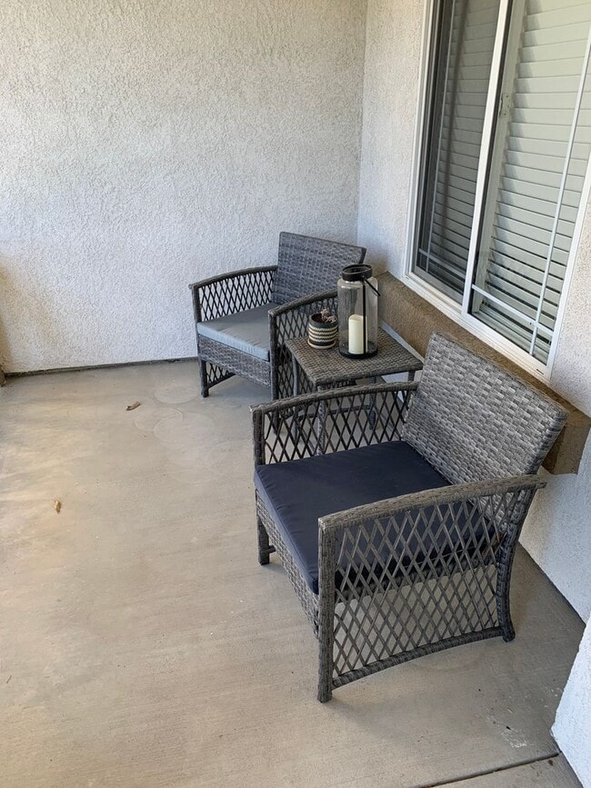 2082 Charlie Chambers Dr in Hanford, CA - Foto de edificio - Building Photo