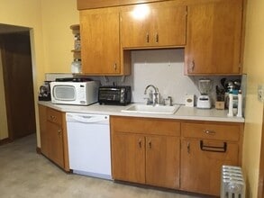 22 Melville Ave in Newton, MA - Foto de edificio - Building Photo