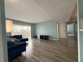 8523 Hearth Dr in Houston, TX - Building Photo - Building Photo