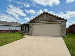 877 Fairlane St in Fayetteville, AR - Building Photo - Building Photo