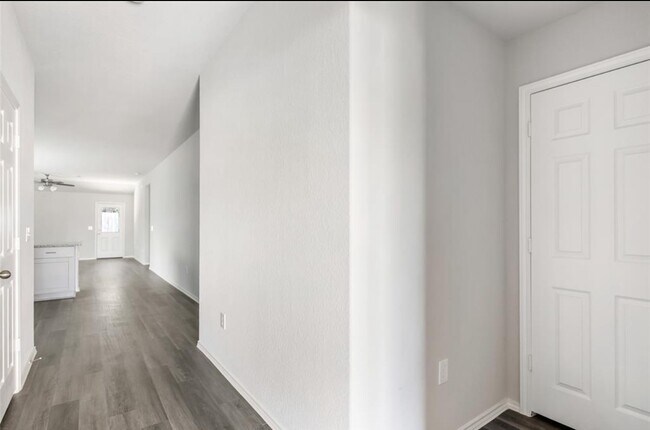 10031 Spg Crk Rd in Cleveland, TX - Building Photo - Building Photo