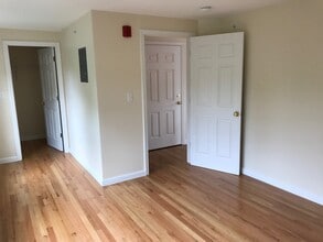 20 Leyden St, Unit 8 in Plymouth, MA - Building Photo - Building Photo