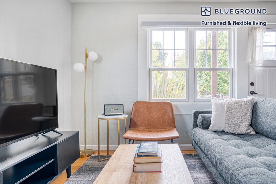 323 Hawthorne Ave-Unit -FL0-ID587 in Palo Alto, CA - Building Photo