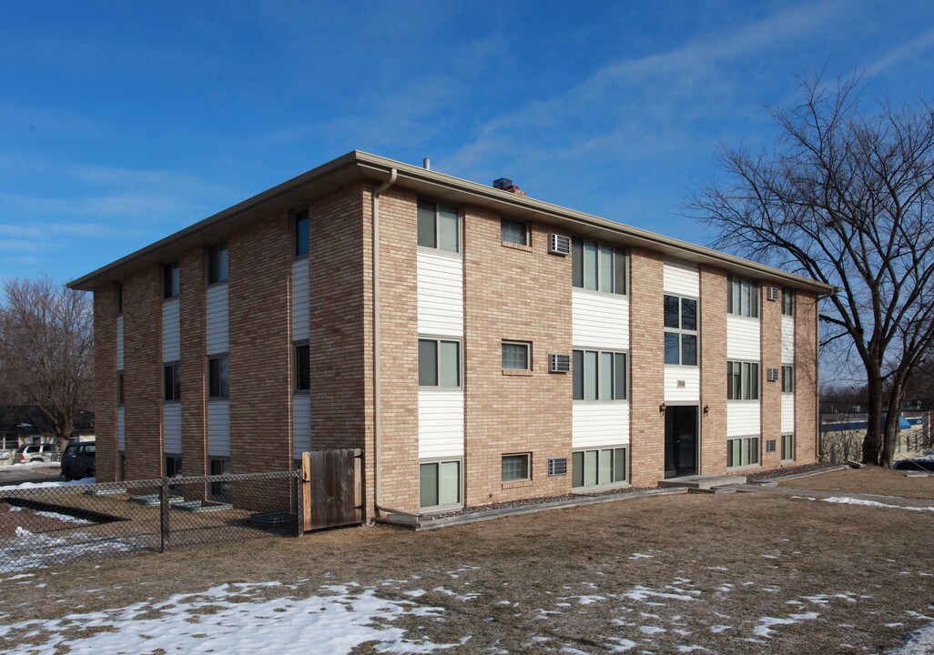 Bass Lake Apartments in Minneapolis, MN - Building Photo