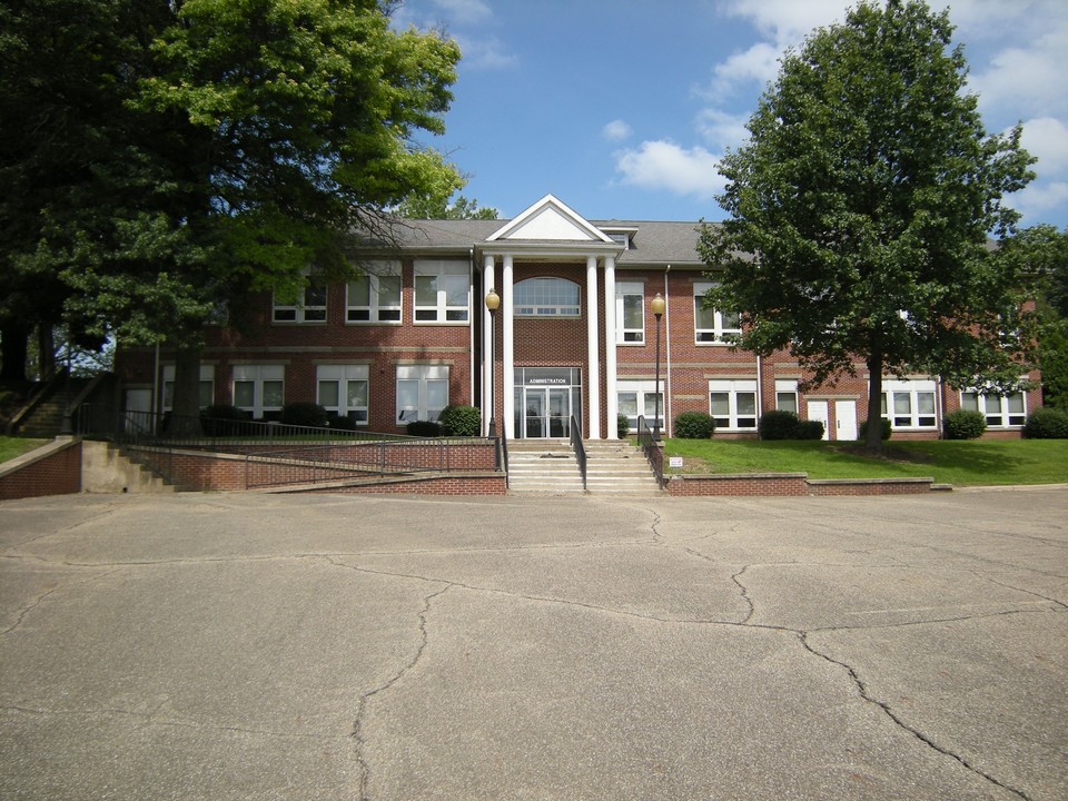 755 Fairgrounds Rd in Mount Vernon, OH - Building Photo