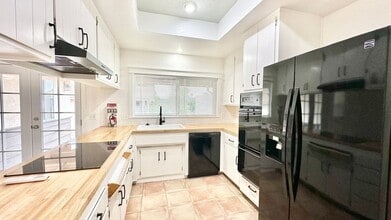 1146 Via Estrellada in Fallbrook, CA - Building Photo - Building Photo