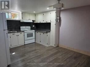 221 Elgin St W in Oshawa, ON - Building Photo - Building Photo