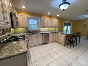 56 Partridge Dr in Waterbury, CT - Foto de edificio - Building Photo