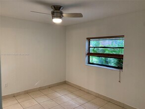 2481 NW 178th Ter in Miami Gardens, FL - Building Photo - Building Photo