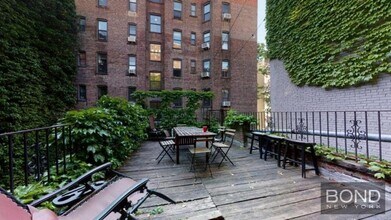 322 2nd Ave in New York, NY - Building Photo - Building Photo