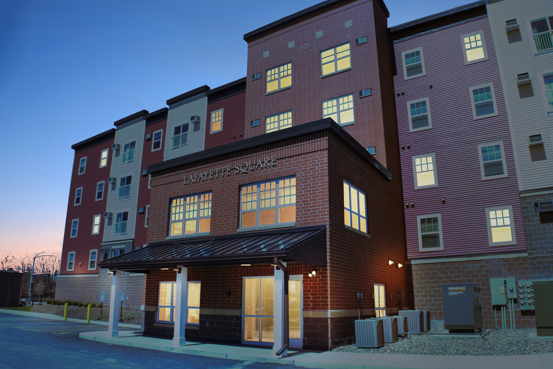 LaFayette Square in Davenport, IA - Building Photo