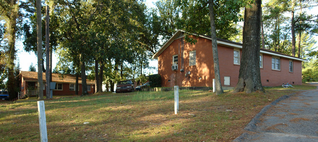 6069-6095 Lunar Dr in Fayetteville, NC - Foto de edificio - Building Photo