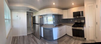 1701 NE 191st St in Miami, FL - Building Photo