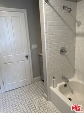 1104 W Kensington Rd in Los Angeles, CA - Building Photo - Building Photo