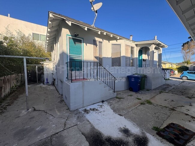 property at 817 Wainwright St