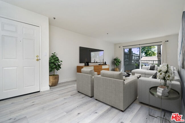 4501 Cedros Ave in Los Angeles, CA - Building Photo - Building Photo