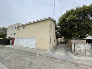 8232 Sepulveda Pl in Panorama City, CA - Building Photo - Building Photo