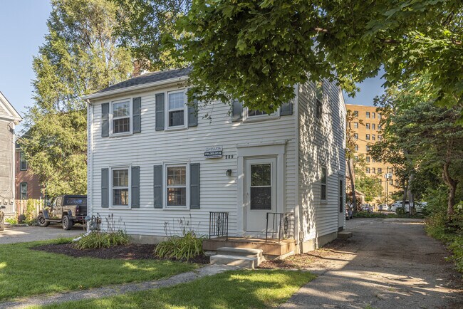 909 E Ann St in Ann Arbor, MI - Building Photo - Building Photo