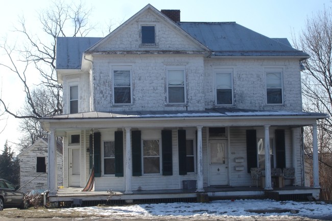 433 W Market St in Harrisonburg, VA - Foto de edificio - Building Photo