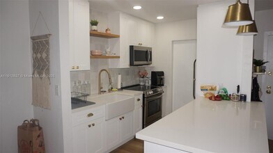 7953 SW 104th St in Miami, FL - Building Photo - Building Photo