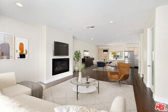 1741 S Barrington Ave in Los Angeles, CA - Building Photo - Building Photo